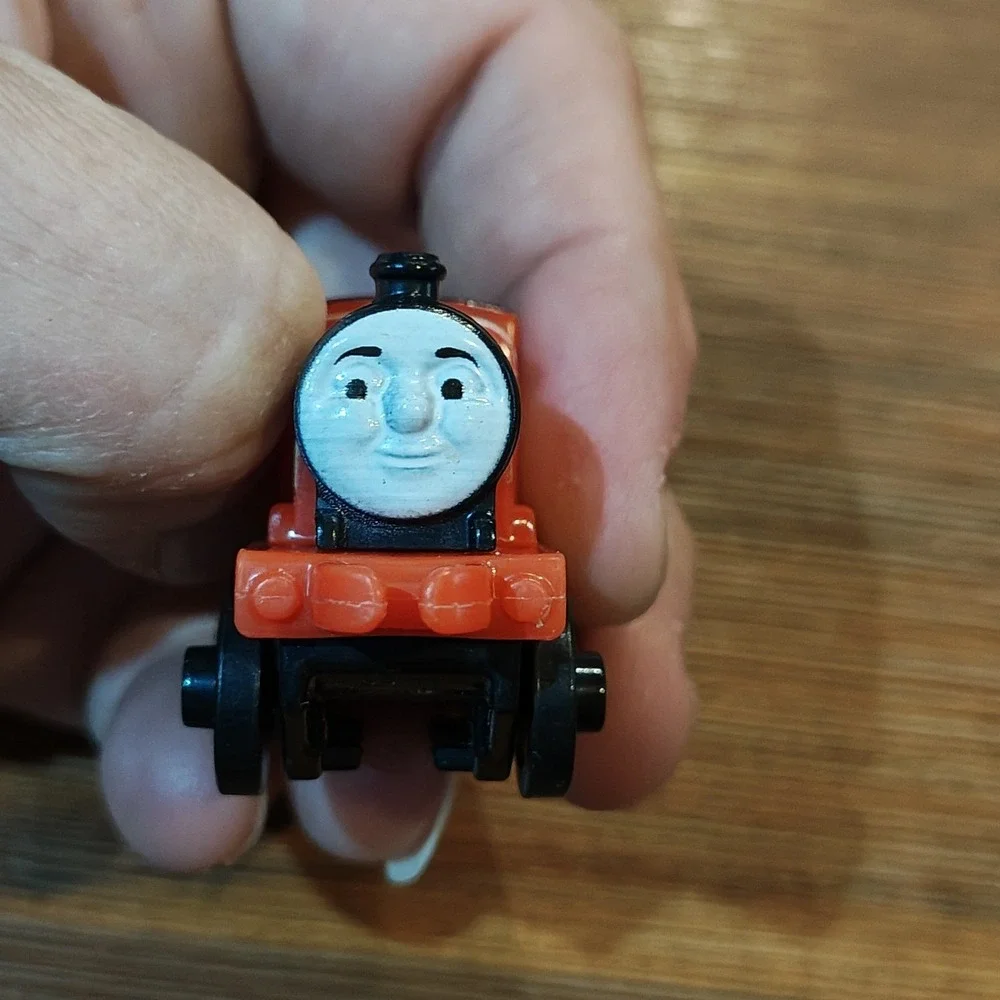 THOMAS & FRIENDS Minis Train Engine JAMES (#5) H04A 2014 Metallic Red